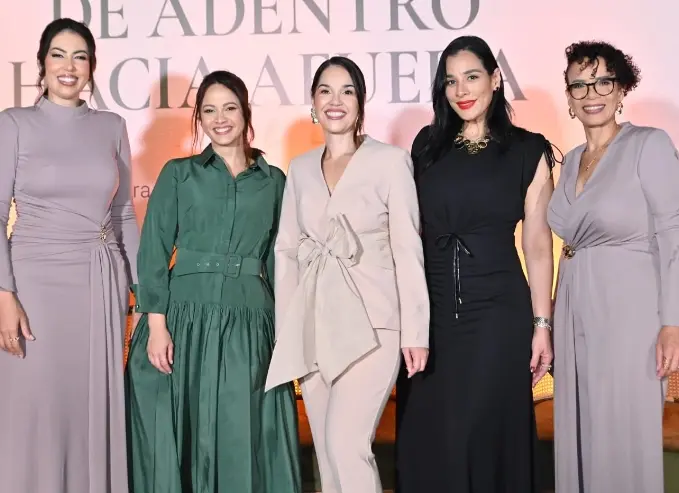 Sharmin Díaz, Laura Pichardo,  Lenis Núñez, Marleny Pérez y Alexandra Hichez.