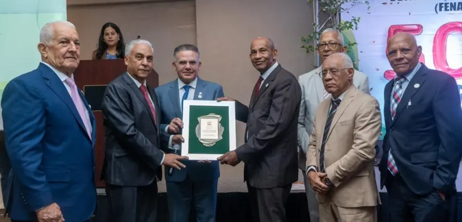 Héctor Julio Nieves, presidente de la Federación Nacional de Comerciantes Detallistas de Provisiones (FENACODEP) encabezó la celebración.