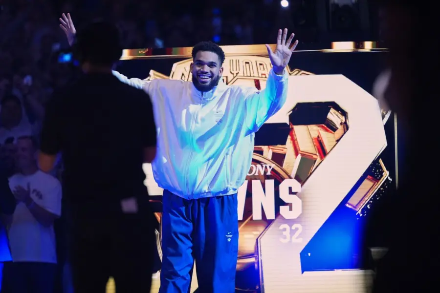 Karl Towns es el segundo dominicano en conseguir un anillo de campeón en la NBA.