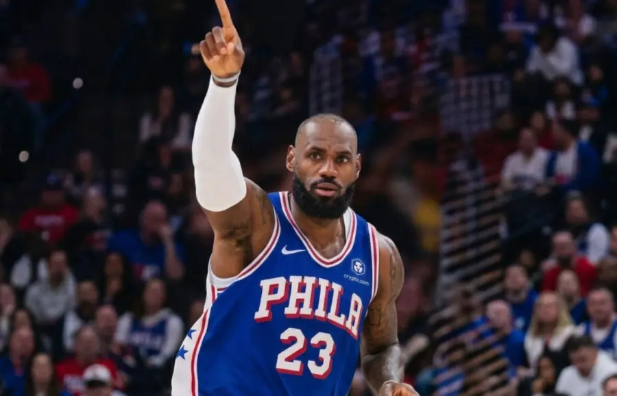 LeBron James tiene encomienda llevar los 76ers a la corona próxima temporada .  Ap