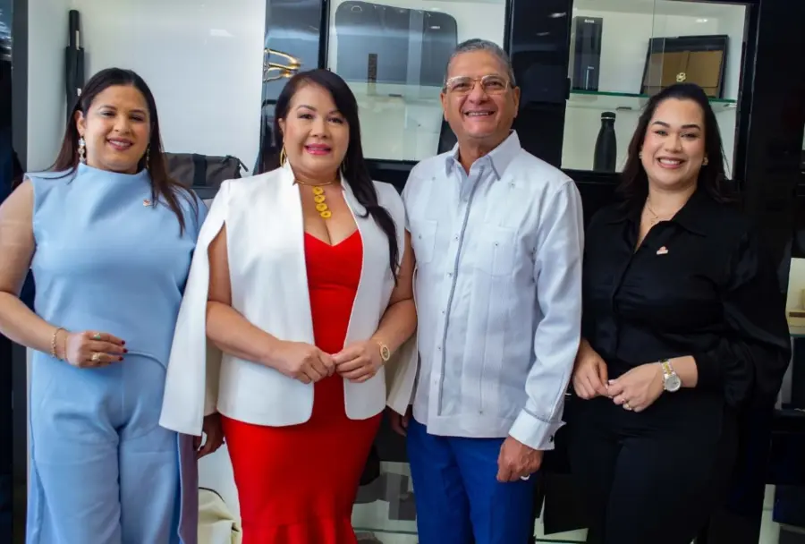 Yessica Jáquez, Sulin Lantigua de Glass, Ignacio Glass y Elisa Delgado.