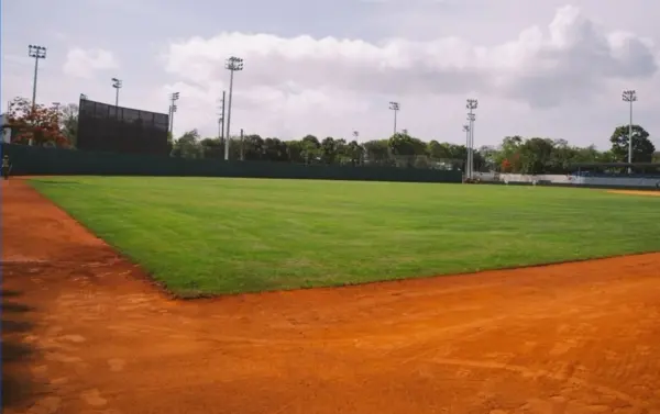 El remodelado estadio  número 3 del Olímpico está al servicio de la Federación de Béisbol para fomentar esa disciplina.