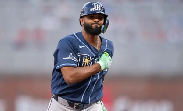 Junior Caminero trató de ayudar sus compañeros a reaccionar positivamente en juego 2. ap