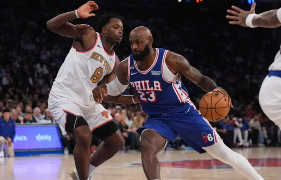LeBron James y Sixers  disfrutaron   gran apertura de temporada contra los Knicks.  Ap