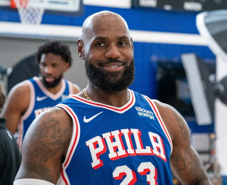LeBron James se alista para su temporada 24 en la NBA
