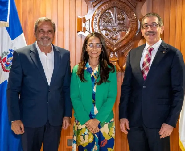 Junior Noboa, Ana Jaqueline Ureña y   Jorge Asjana David.