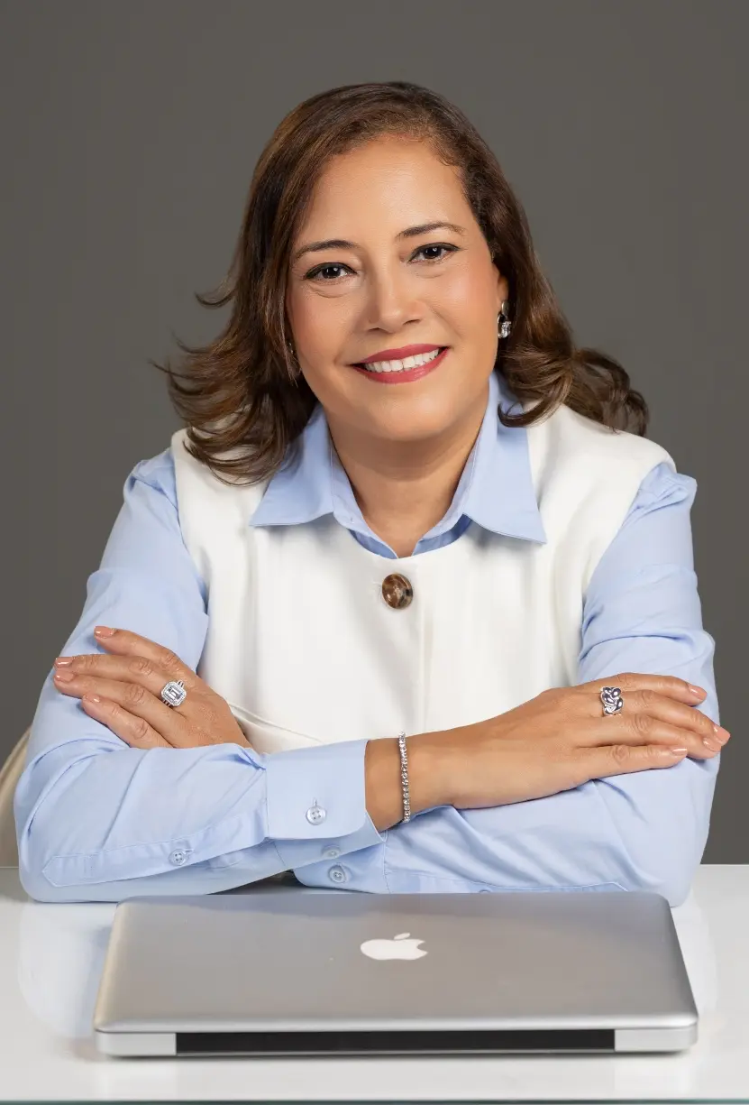 Rosa Sandoval,  autora del libro  “Método GPS de la Abundancia: Ser, Hacer y Tener”.