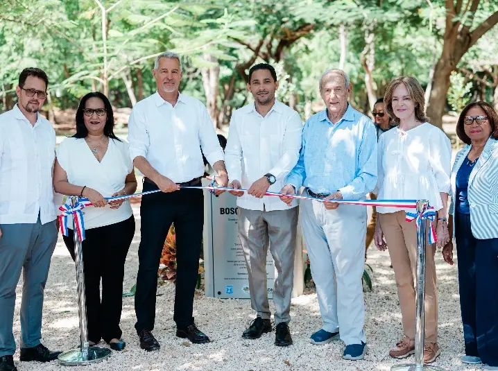 Cónsul  Ilan Vulej, Matty Pérez,  embajador Oren Bar-EL,  Luis Veras, Víctor Gómez, Belinda Mastrolilli y María Mercedes.