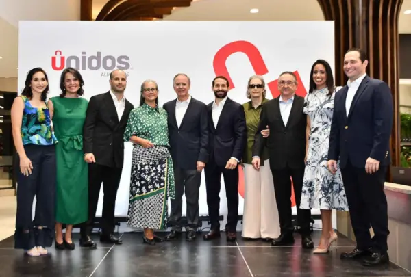 Florencio García, presidente  ejecutivo, junto a ejecutivos y  familiares.