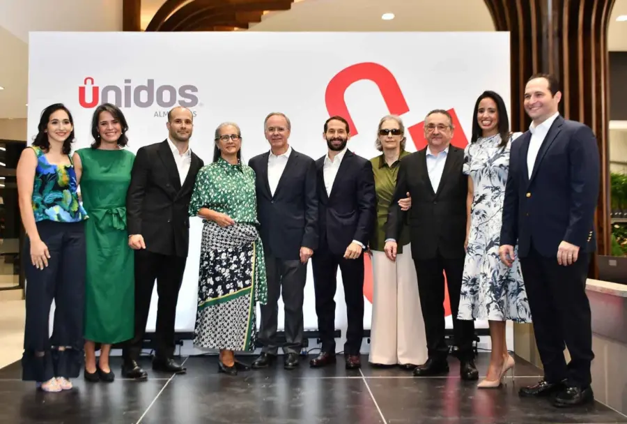 Florencio García, presidente  ejecutivo, junto a ejecutivos y  familiares.