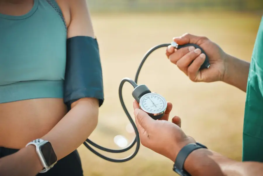 Eel verdadero objetivo de la medicina deportiva no es impedir que las personas practiquen ejercicio, es conseguir que puedan hacerlo durante toda la vida, de forma segura.
