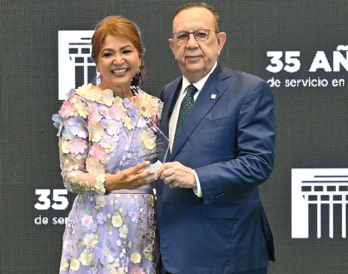 Danitza Féliz y Héctor Valdez Albizu.