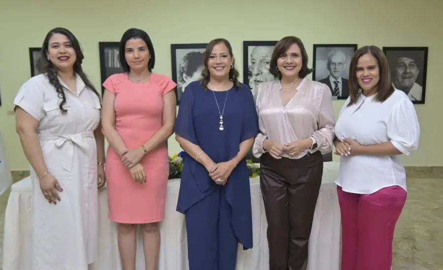 Jeannette Núñez, Keila González, Rosa Sandoval, Evelyn Belliar y Ana Gálvez.