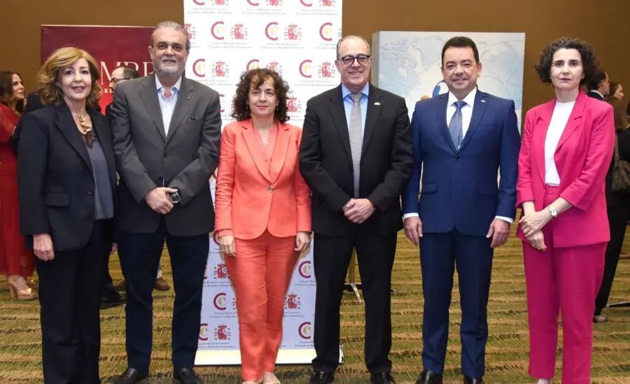 Pilar Serret, Artur Cabré, Lorea Arribalzaga, Paco Pérez, Andrés Mejía y Marta Ors.