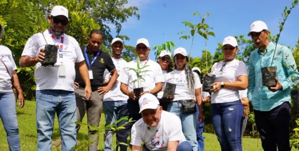 Colaboradores durante la jornada.