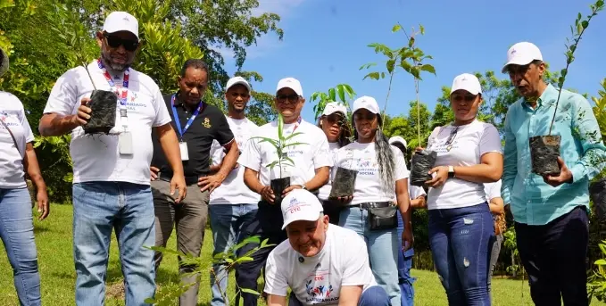 Colaboradores durante la jornada.