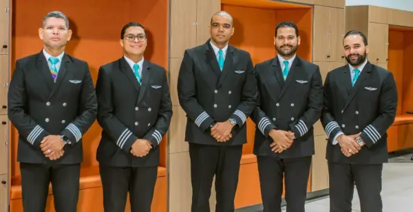 Equipo de capitanes y primer oficial dominicanos.