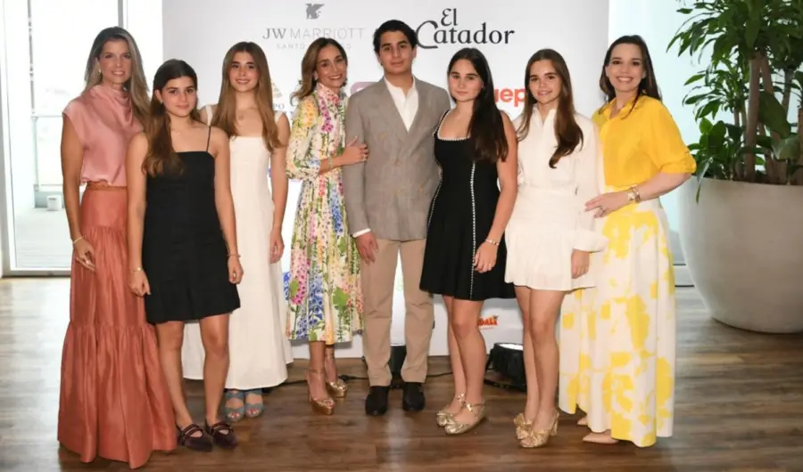 Laura Ariza de Queipo, Eva Queipo, Lucia Queipo, Wendy Duran de García, Manuel García, Ximena Garcia, Isabella Fajardo y Emiliana Velutini de Fajardo.
