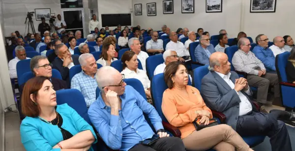 Parte del público que se dio cita a la presentación del libro.