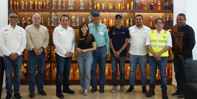 Representantes de Industrias San Miguel y Fondo Agua Yaque del Norte.