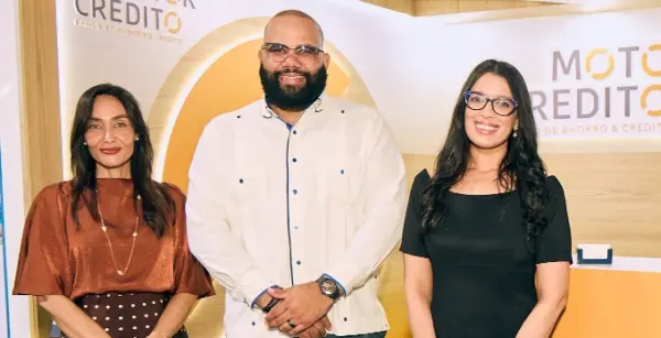 Jenny Arias, Ariel Sánchez y Waleska Torres, durante el encuentro.