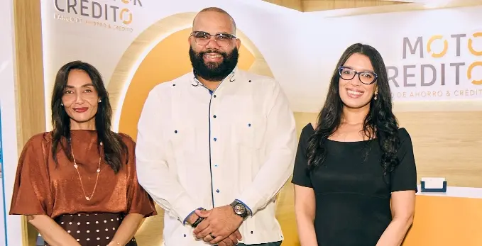 Jenny Arias, Ariel Sánchez y Waleska Torres, durante el encuentro.