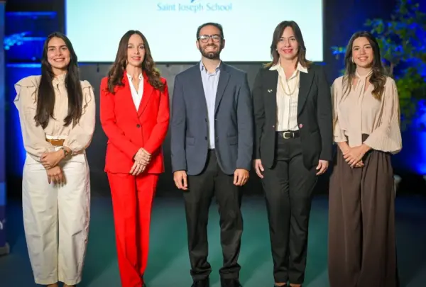 Elizabeth Rodríguez, Carmina Peña Veras, Jean García Periche, Rosa Álvarez y María del Mar García.