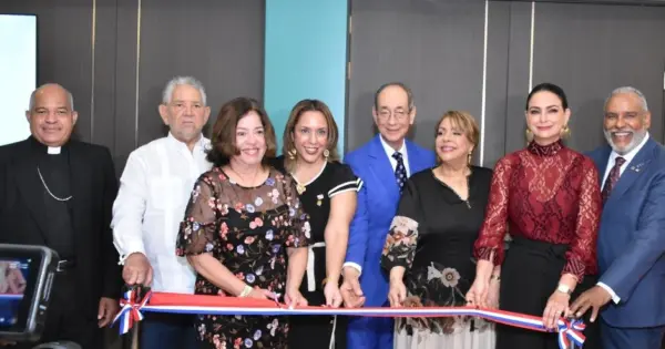Monseñor Julio César Cornielle, Roberto Rodríguez, Miguelina de Suberví, Yira Ramonet, Luis Felipe Aquino, Luisa de Aquino, Nadkyi Duque, Iván Mancebo y Sarah Hernández.