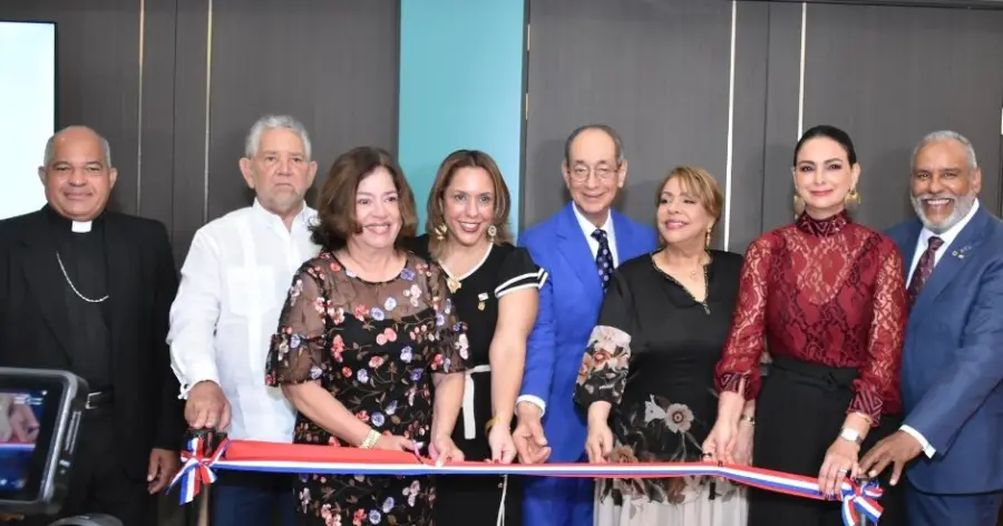 Monseñor Julio César Cornielle, Roberto Rodríguez, Miguelina de Suberví, Yira Ramonet, Luis Felipe Aquino, Luisa de Aquino, Nadkyi Duque, Iván Mancebo y Sarah Hernández.