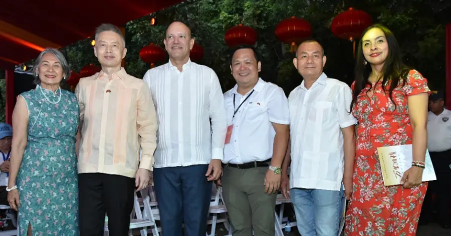 Clara Joa, Chen Luning, Ulises Rodríguez, Pen Wu, Miguel Feng y Yanilis Espinal.