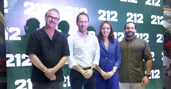 Ejecutivos de Grupo Avant y Frank Perozo durante la presentación.