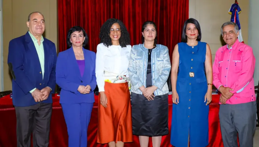 Avelino Stanley, Ofelia Berrido, Josanny Moni, Rita Díaz, Keila González y Luis Quezada.