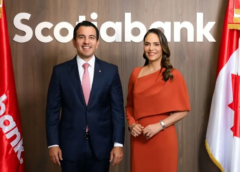 Jabar Singh, presidente ejecutivo Scotiabank RD y  el Caribe; y Sadery Abreu, CEO Construmedia.