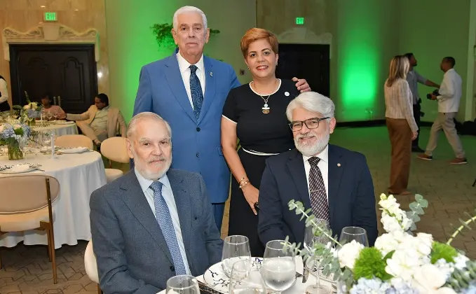 Mario Bournigal, Virginia Laureano, Miguel Ceara Hatton y Vernardino Vitoy.