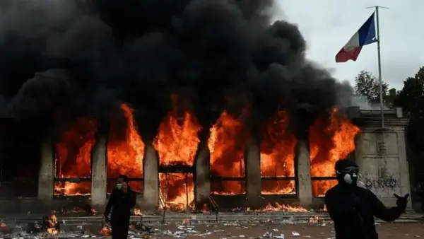 En Francia se han producido violentos enfrentamientos, saqueos e incendios de edificios