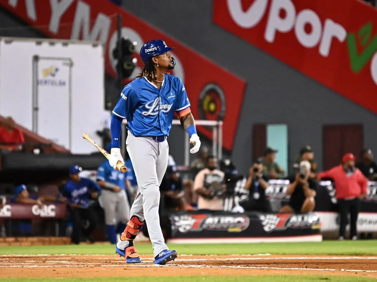 Poder azul: Kevin Alcántara (2 HR) y Elier Hernández (5 CE) guían la demolición del Licey sobre Gigantes