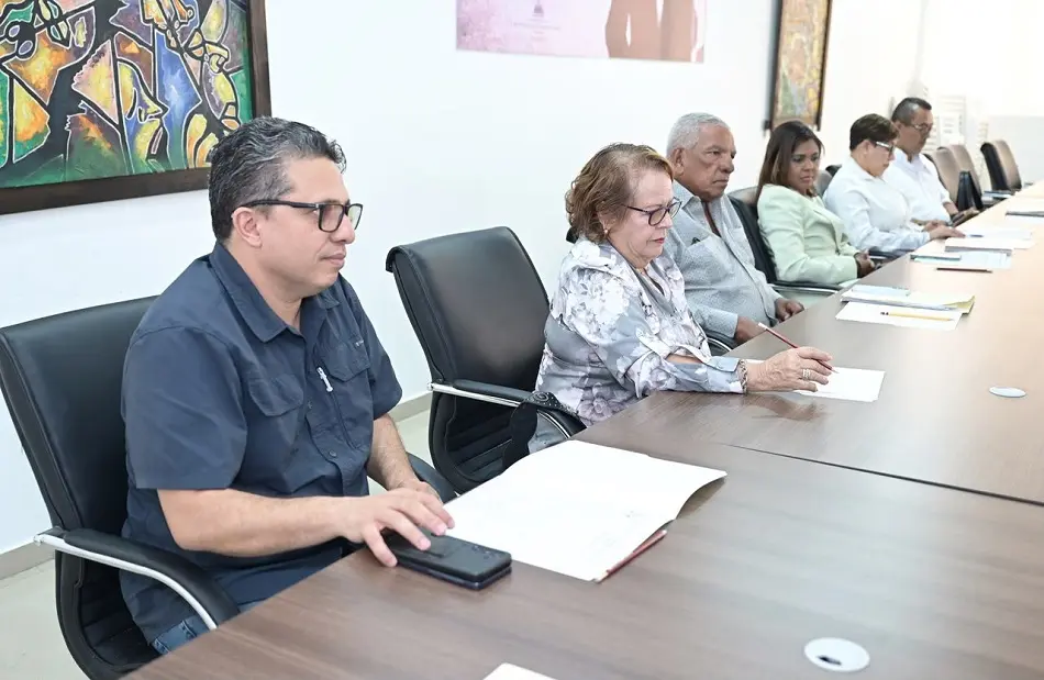 Ministerio de Trabajo formaliza alza salarial de 25 % en el sector agrícola mediante resolución