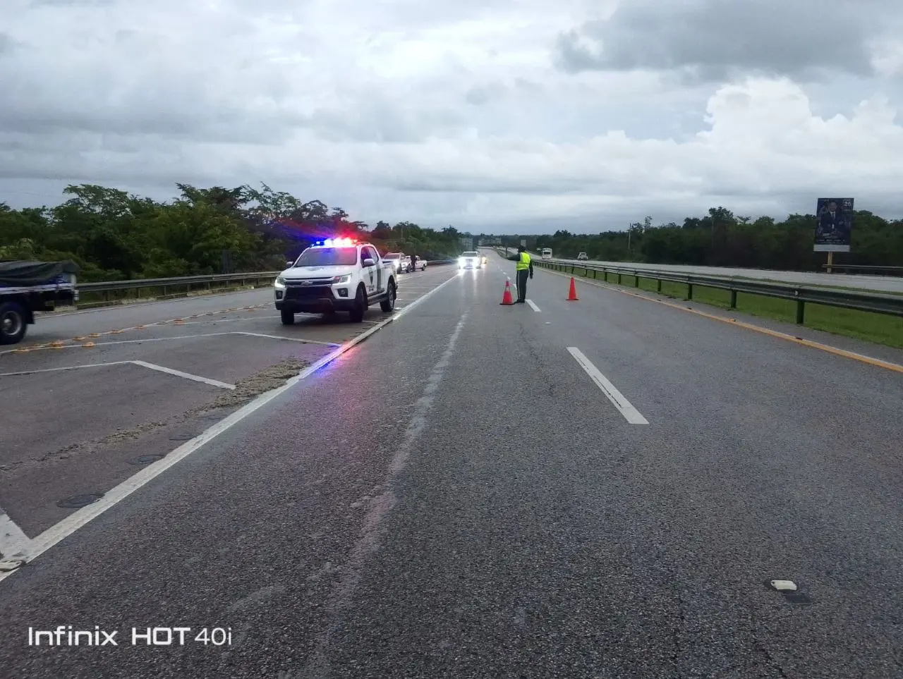 Varios accidentes y derrame de combustible complican tránsito en la Autopista del Coral