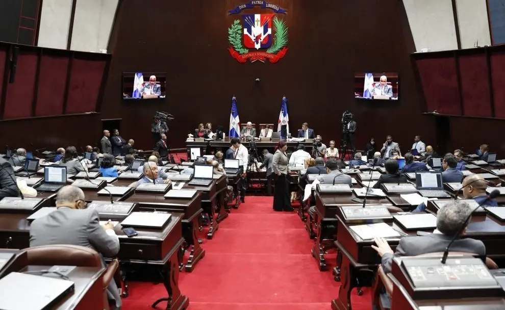 Diputados de oposición catalogan de “palo acechado” aumento al marbete