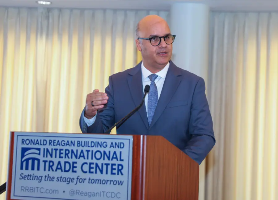 Igor Rodríguez muestra avances de la aviación civil dominicana en Washington