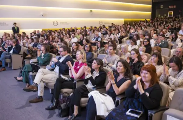 Sociedad médica critica sanciones a farmacéuticas por apoyo a congresos