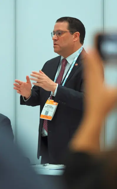 Firman acuerdo para desarrollar la industria de semiconductores en RD
