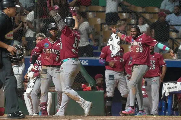 El Cibao en imágenes: Águilas y Gigantes en acción
