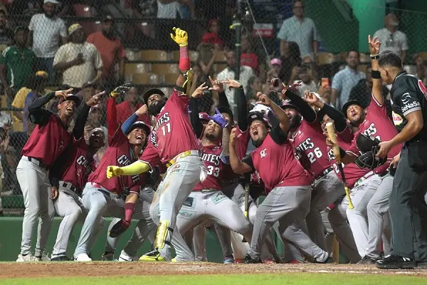 El Cibao en imágenes: Águilas y Gigantes en acción