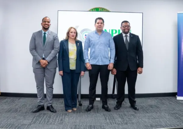 Representantes de las entidades participan en formación.