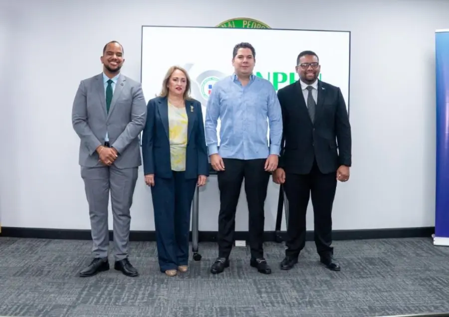 Representantes de las entidades participan en formación.