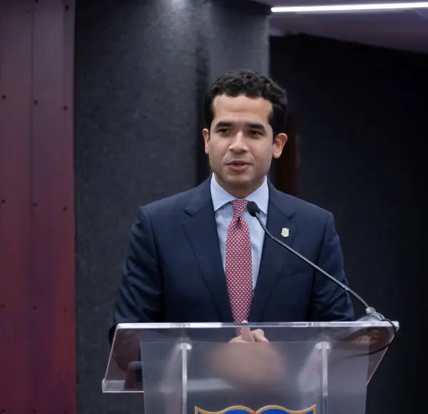 Omar Fernández participó en  un encuentro en APEC.