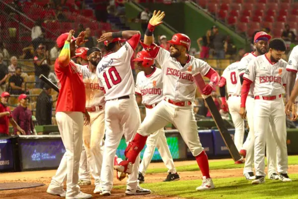 Escogido celebra palo de Marmolejos