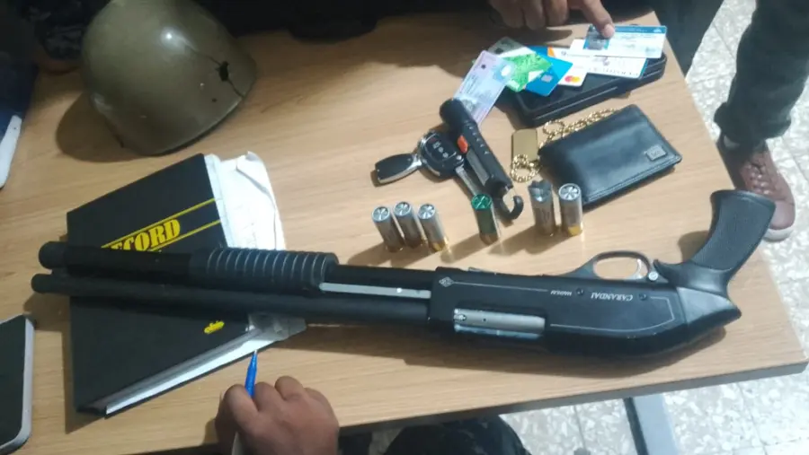 Escopeta ocupada por la policía en Barahona a hombre tras disparar al aire.