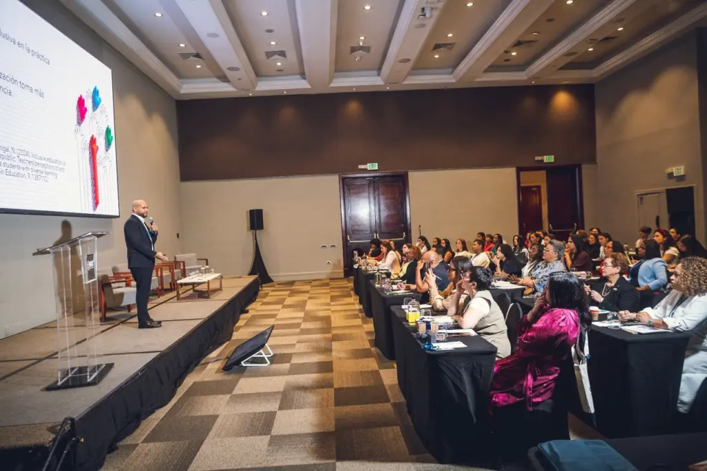 Especialistas nacionales e internacionales durante el Segundo Congreso de Innovación en Neurociencias, Psicología y Educación (CIN 2026), abordaron la conducta infantil.